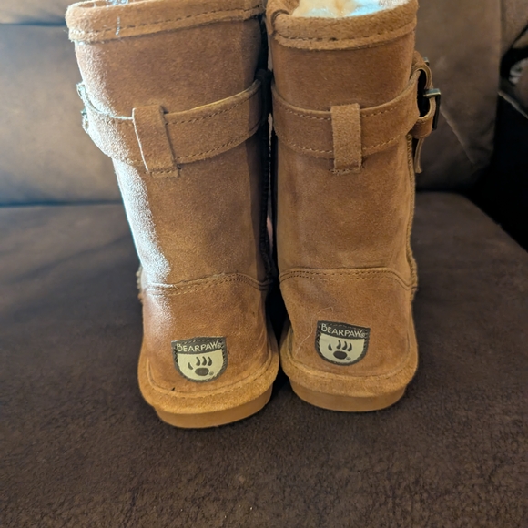 Tan Suede Boots with Shearling Lining - Picture 3 of 4